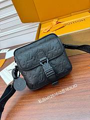 LV S Lock Messenger M58489 Size 18x17x7.8CM - 3
