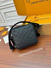 LV S Lock Messenger M58489 Size 18x17x7.8CM - 5