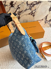 LV Baggy Bag Blue Denim M27329 Size 30 x 22 x 13 cm - 4