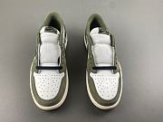 Nike Air Jordan 1 Low OG ‘Medium Olive’ (2026) HQ6998-200 - 3