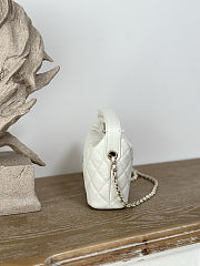 Chanel Shiny Caviar Quilted Hobo Clutch With Chain White Size 21.5x19x6cm - 6