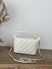 Chanel Shiny Caviar Quilted Hobo Clutch With Chain White Size 21.5x19x6cm - 5