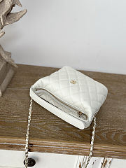 Chanel Shiny Caviar Quilted Hobo Clutch With Chain White Size 21.5x19x6cm - 2