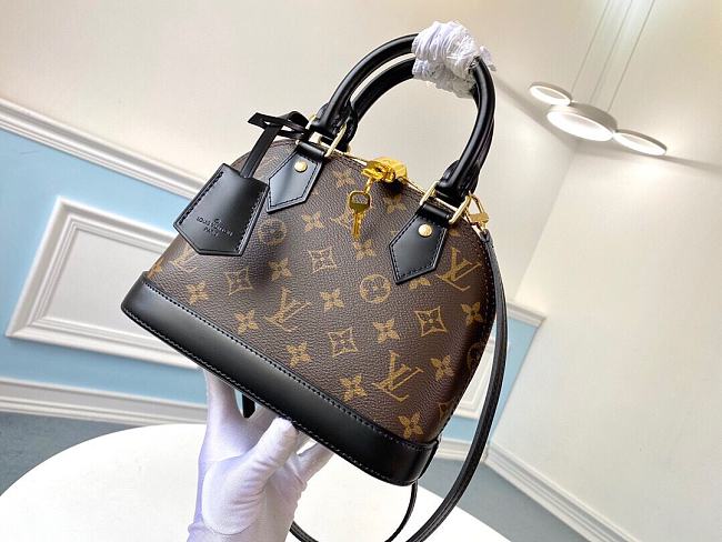 Louis Vuitton Alma BB Monogram Canvas Size 25 x 19 x 12 cm - 1
