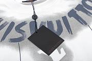 Louis Vuitton dark blue and white graffiti print logo T-shirt - 2