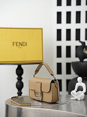 Fendi Baguette Mini Cuoio Romano leather Beige Size 19.5 x 4.5 x 13cm - 6