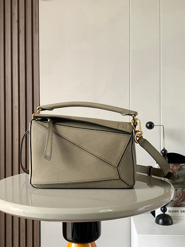 Loewe Calfskin Small Puzzle Bag Artichoke Green Size 24 x 16 x 10cm - 1