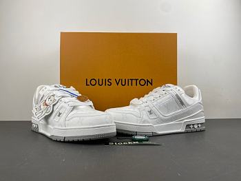 LV Trainer Sneaker White Monogram canvas 1AJAXH