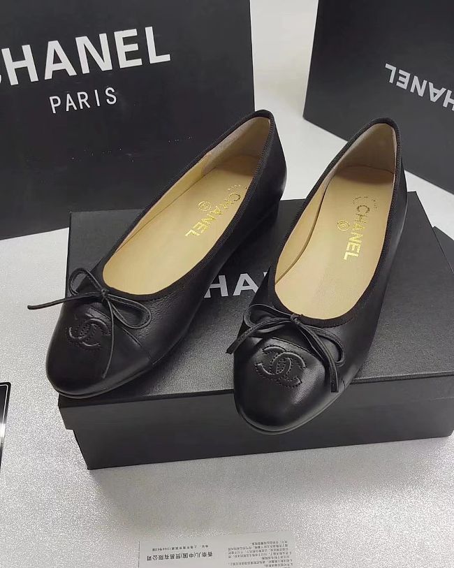 Chanel Ballet flats Lambskin & Patent Calfskin Black  - 1
