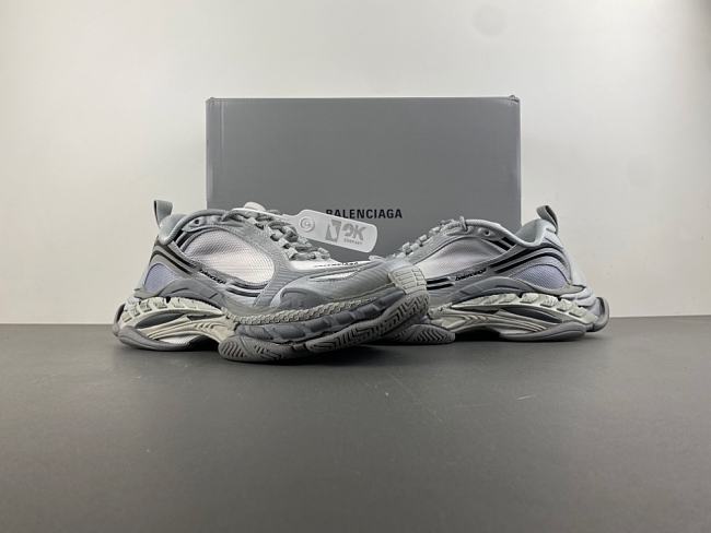 Balenciaga Triple S.2 Sneaker in gradient grey polyurethane and polyester 865849WTR2G1800 - 1