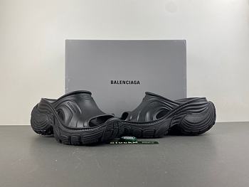 Balenciaga platform mules black 845068W6XLM
