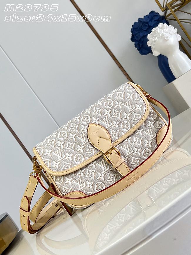 LV Diane PM Monogram Emblème Peuplier motif bag M29795 Size 24 x 15 x 9 cm - 1