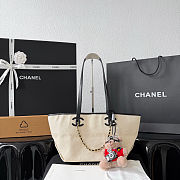 Chanel Voorjaar Zomer 2026 Small shopping bag Canvas, kalfsleer & goudkleurig metaal Ecru & zwart - 1