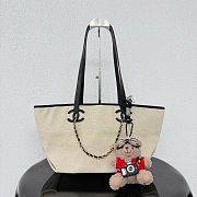 Chanel Voorjaar Zomer 2026 Small shopping bag Canvas, kalfsleer & goudkleurig metaal Ecru & zwart - 5