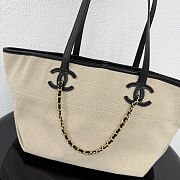 Chanel Voorjaar Zomer 2026 Small shopping bag Canvas, kalfsleer & goudkleurig metaal Ecru & zwart - 6
