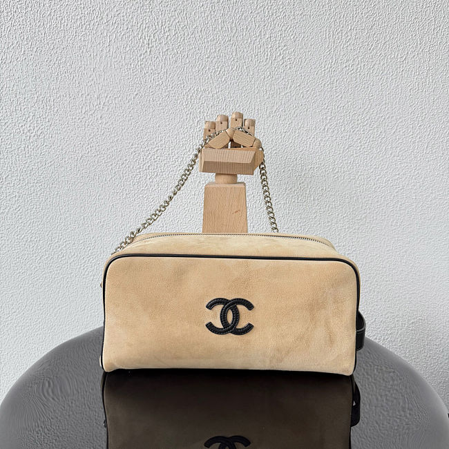  Chanel Coco Beach 2026 collection Large Zipped Pouch Suede Calfskin Size 29x16x12cm - 1