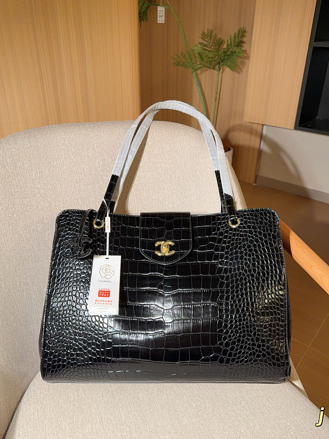 Chanel Small Cerf Shopping Bag Black Croc Embossed Calfskin Size 42×30×13cm - 1