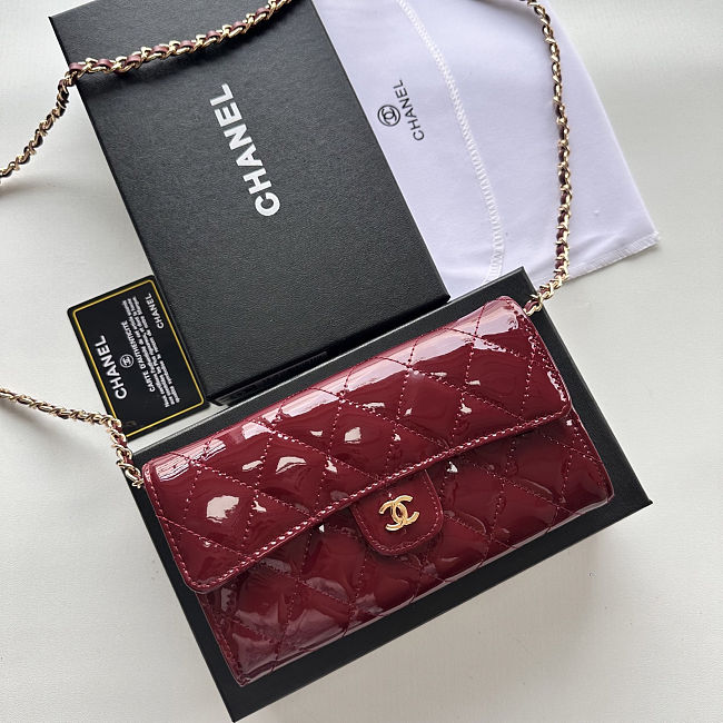 Chanel Red Quilted Patent Leather CC Brilliant Wallet Size 18x10.5x3.5cm - 1