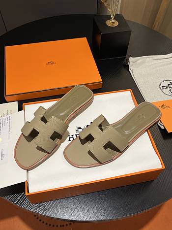 Hermes Oran sandal Camel