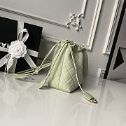 Chanel Clutch with Leather Strap Lambskin & Gold-Tone Metal Green Size 17×22×7.5cm - 3