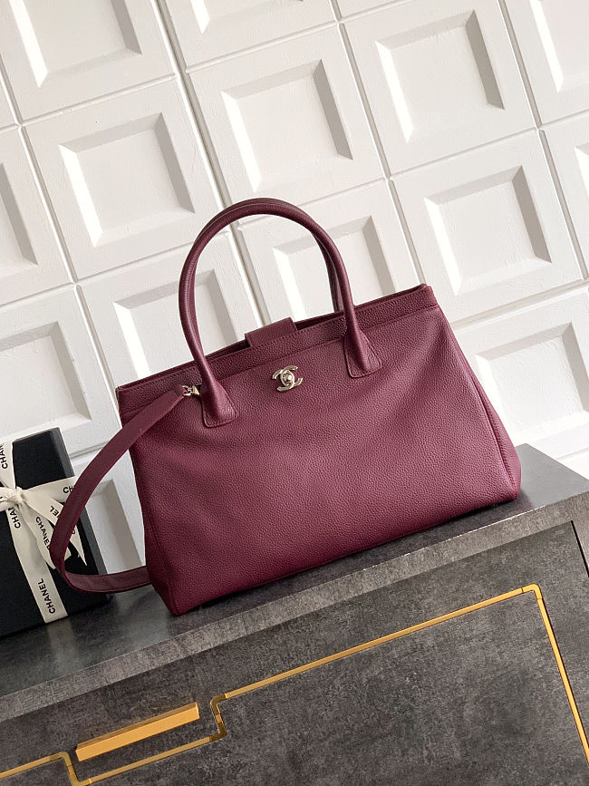 Chanel Burgundy Leather Large Cerf Executive Tote Size 24 x36 x14 cm - 1