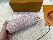 LV Pochette Papillon Monogram Emblème Rose Ruban M29881 Size 23x9cm - 3