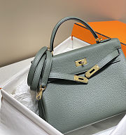 Hermès Vert Amande Togo Kelly 25 Retourne Gold Hardware Size 25cm - 2