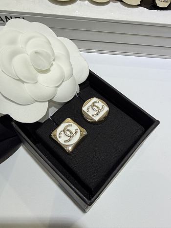 CC Brooch Channel Pearl Inlay Pin 26 Models