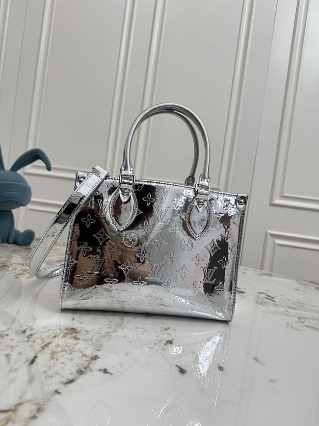 LV Ski OnTheGo PM M26373 Size 25 x 19 x 11.5cm - 1