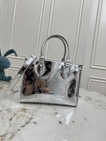 LV Ski OnTheGo PM M26373 Size 25 x 19 x 11.5cm