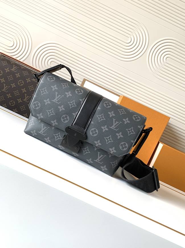 LV S-Cape Messenger Monogram Eclipse M46794 Size 28 x 16 x 10cm - 1