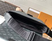 LV S-Cape Messenger Monogram Eclipse M46794 Size 28 x 16 x 10cm - 4