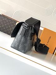 LV S-Cape Messenger Monogram Eclipse M46794 Size 28 x 16 x 10cm - 3