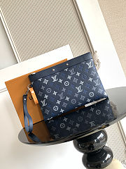LV Pochette To-Go M28913 Size 30x 21.5 x 1cm - 1