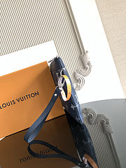 LV Pochette To-Go M28913 Size 30x 21.5 x 1cm - 4