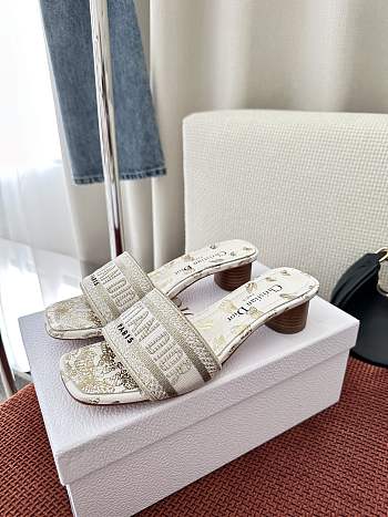 Dway Slide Cotton Embroidered with Metallic Thread and White KCQ209MED_S09W
