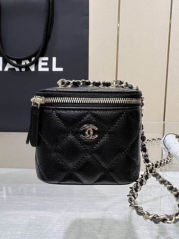 Chanel Caviar Quilted Mini Vanity Case With Chain Black Size 10x9x7cm