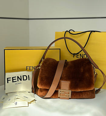 Fendi 2025 Brown Shearling Small Mama Baguette Size 27x18x8.5cm