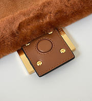 Fendi 2025 Brown Shearling Small Mama Baguette Size 27x18x8.5cm - 4