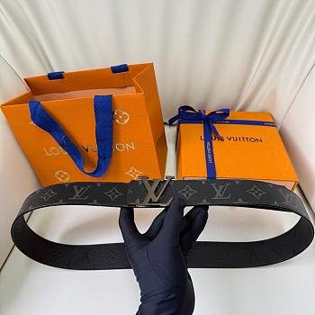 Louis Vuitton belt M9043T