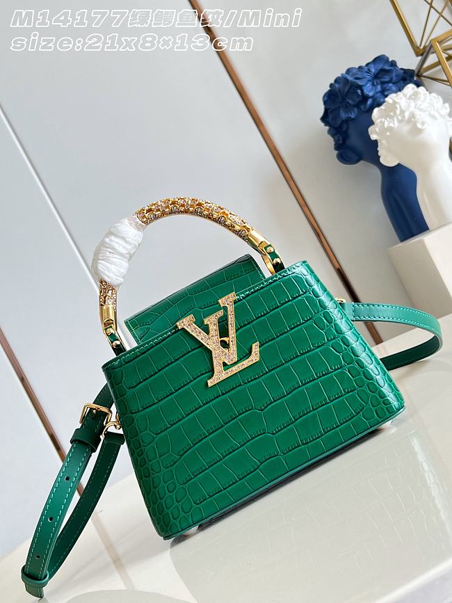 Louis Vuitton Capucines Mini Emeraude Green Size 21 x 13.6 x 8cm - 1