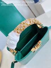 Louis Vuitton Capucines Mini Emeraude Green Size 21 x 13.6 x 8cm - 2