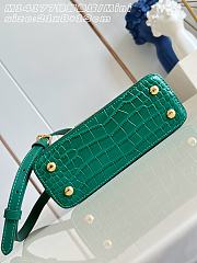 Louis Vuitton Capucines Mini Emeraude Green Size 21 x 13.6 x 8cm - 3